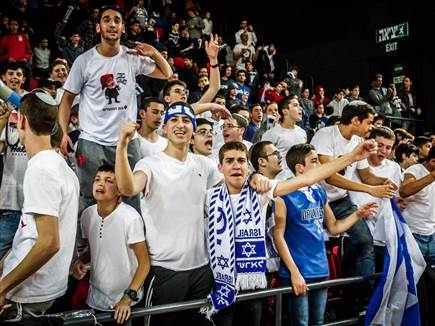 חגג את הזכייה ב-2019 בישראל (צילום: איגוד הכדורסל)