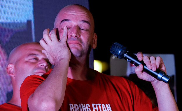 יאיר הורן בהפגנה להחזרת החטופים