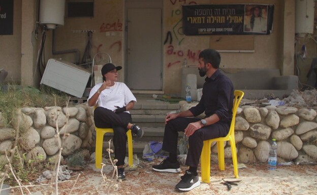 אמילי דמארי ומסעב חסן יוסף, הנסיך הירוק 