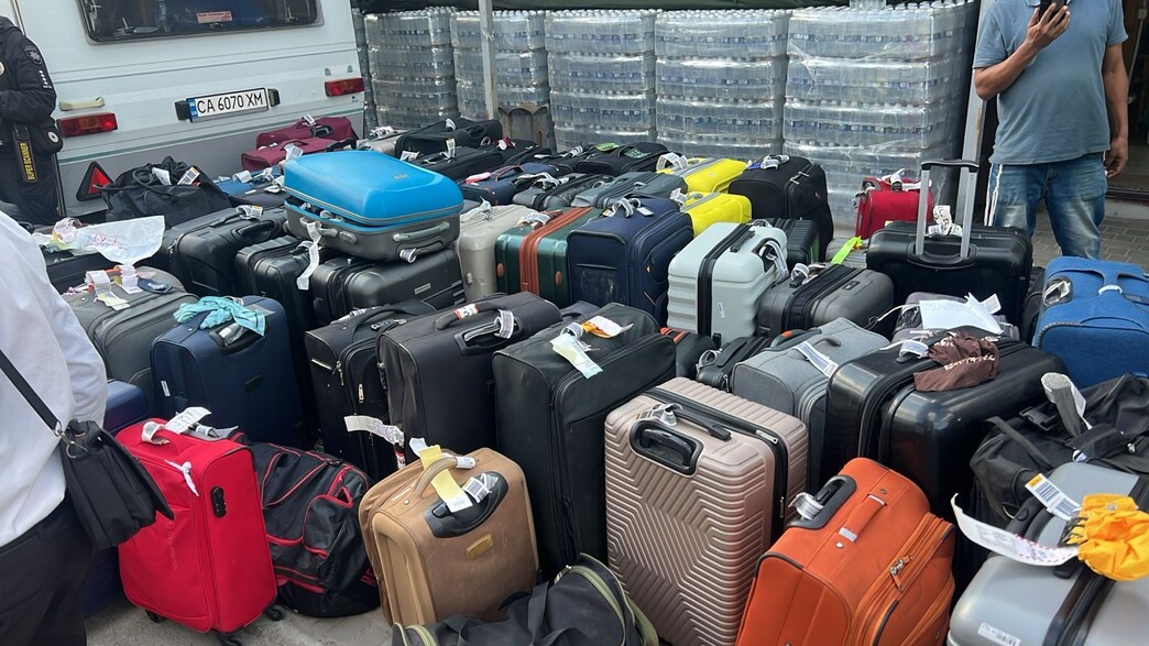 עשרות מזוודות אבודות עשרות מזוודות אבודות