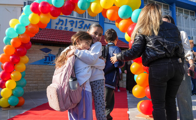 ילדים חוזרים ללימודים בקריית שמונה, מרץ 2025 (צילום: איל מרגולין, פלאש 90)