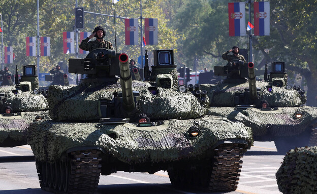 מצעד צבאי ענק בבלגרד, בירת סרביה