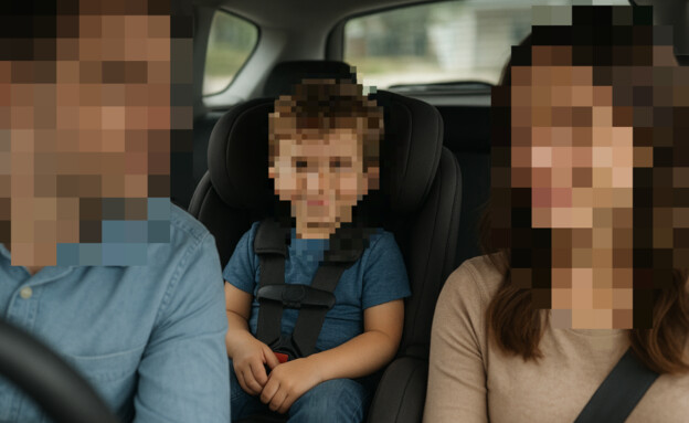 הורים וילד ברכב 