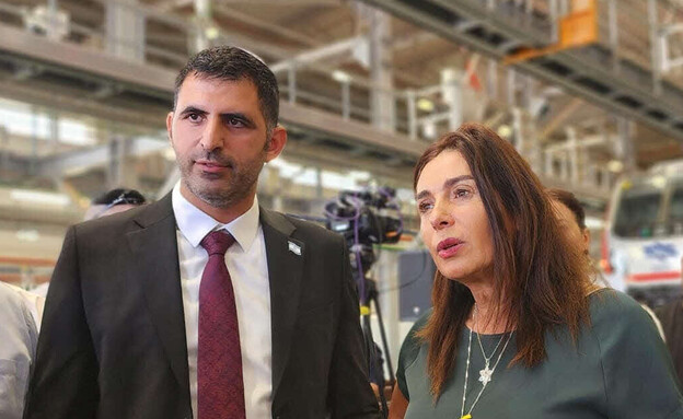 שלמה קרעי ומירי רגב בחתימה על ההסכם לשיפור הקליטה שלמה קרעי ומירי רגב בחתימה על ההסכם לשיפור הקליטה