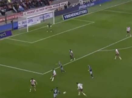 ולאחר שהתשחרר העביר את את הכדור לקנת` טיילור