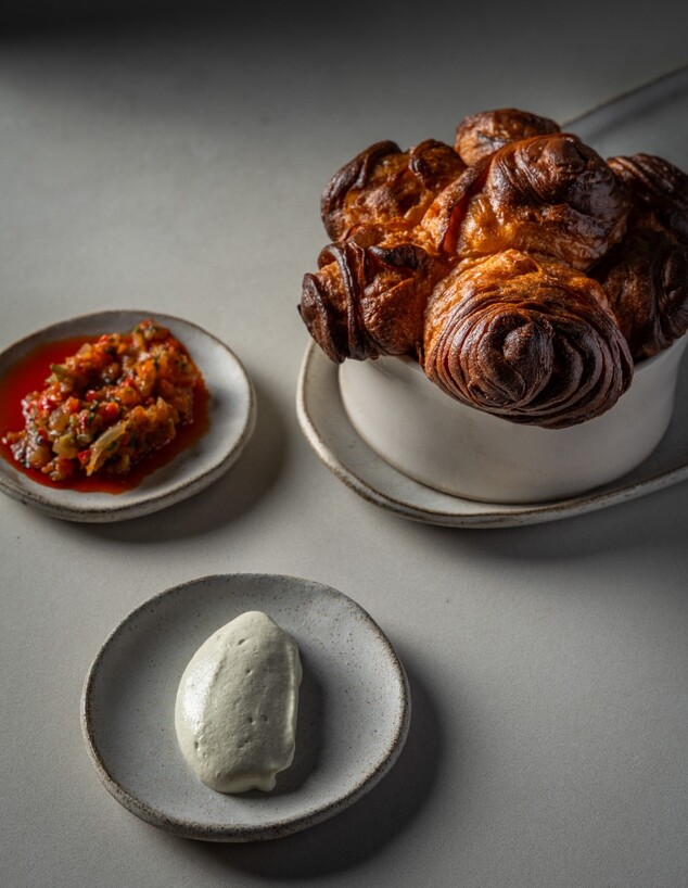 לחם שושנים במסעדת אמאיה