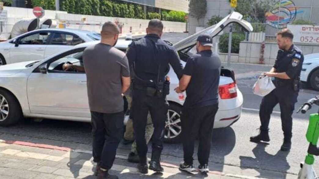 מעצרו של בעל המסעדה שחשוד בהעסקת שבח"ים מעצרו של בעל המסעדה שחשוד בהעסקת שבח"ים