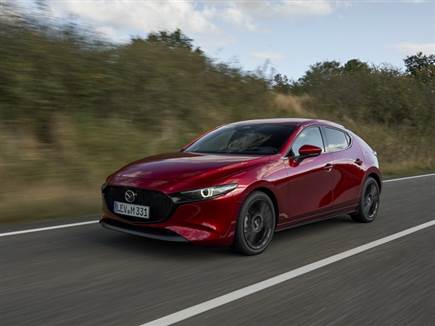 מאזדה 3 טורבו - הספק של 227 כ“ס והנעה כפולה, גם בהצ`בק וגם בסדאן (צילום: ספורט 5)