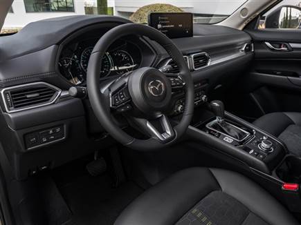 גם ב-CX-5 יש הבדלי אבזור בין רמות הגימור בעלות אותו השם (צילום: ספורט 5)