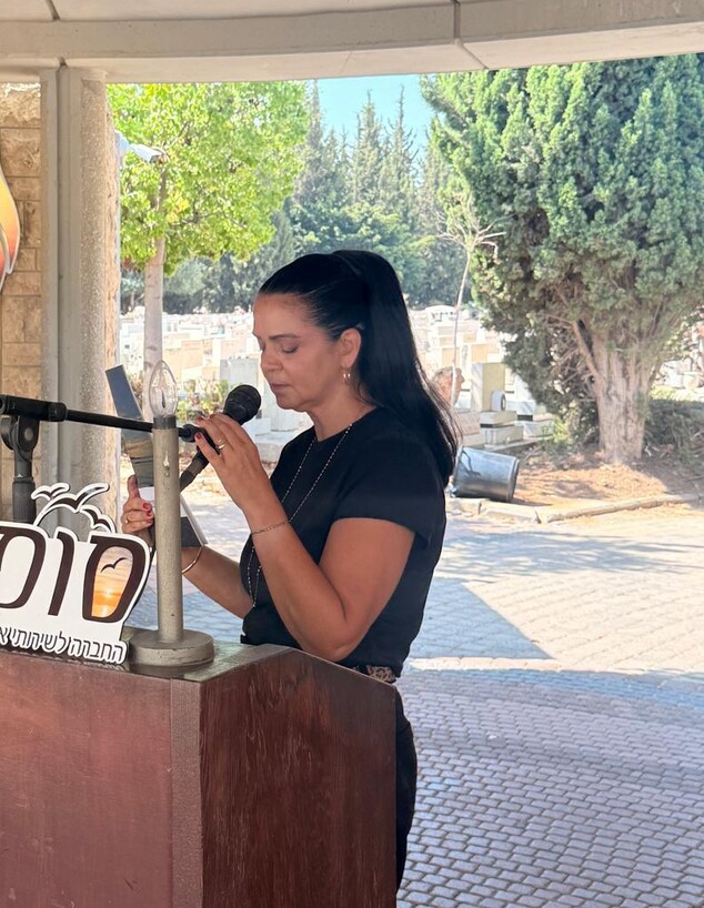 ענת דהן, מפיקת הלוויות