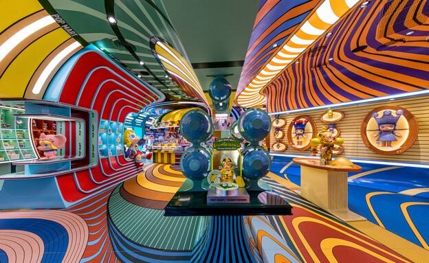 פופ מארט קומה ראשונה:Entry splits into left and right toy zones פופ מארט קומה ראשונה:Entry splits into left and right toy zones