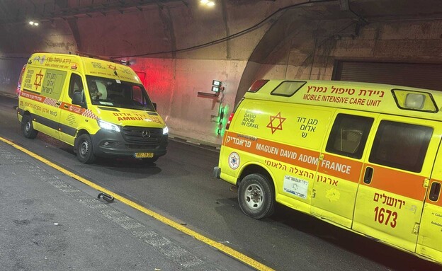 רכב שהתהפך בכביש 1 רכב שהתהפך בכביש 1