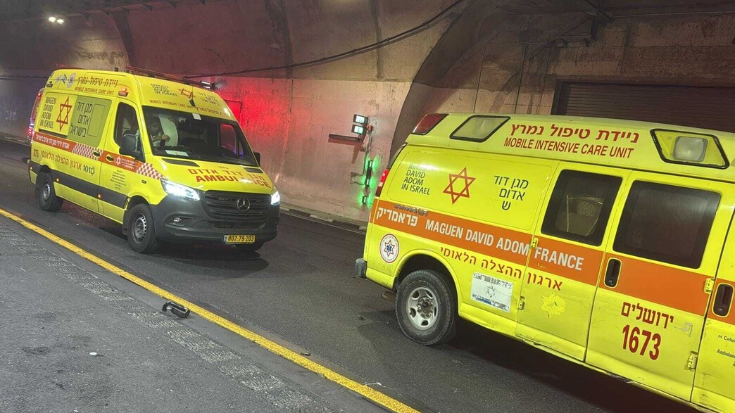 רכב שהתהפך בכביש 1 רכב שהתהפך בכביש 1