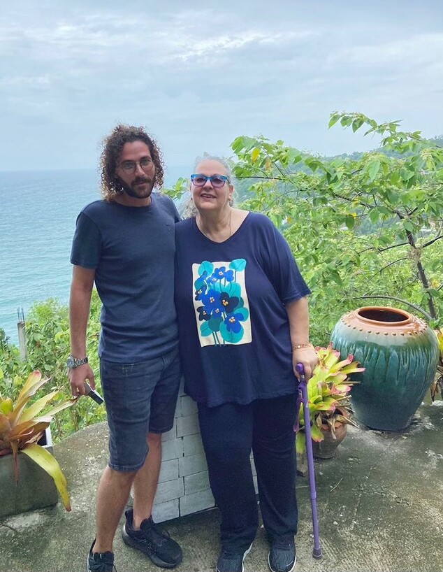 רוני כץ ובנה ארד ניצול הנובה רוני כץ ובנה ארד ניצול הנובה