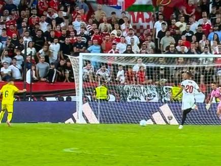 הדגל ביציע, הכדור ברשת. תמונה שאומרת הכל