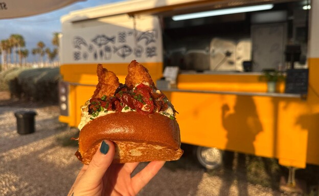 לחמניית בריוש עם קוד קריספי. פיש אנד קו לחמניית בריוש עם קוד קריספי. פיש אנד קו