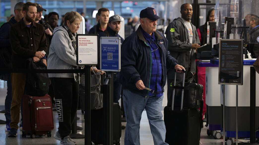 נוסעים בשדה התעופה בוושינגטון