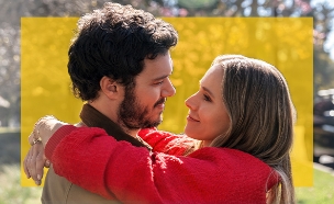 קריסטן בל, אדם ברודי, "רק לא זה" (צילום: Saeed Adyani/Netflix; עיצוב: סטודיו Keshet Digital)