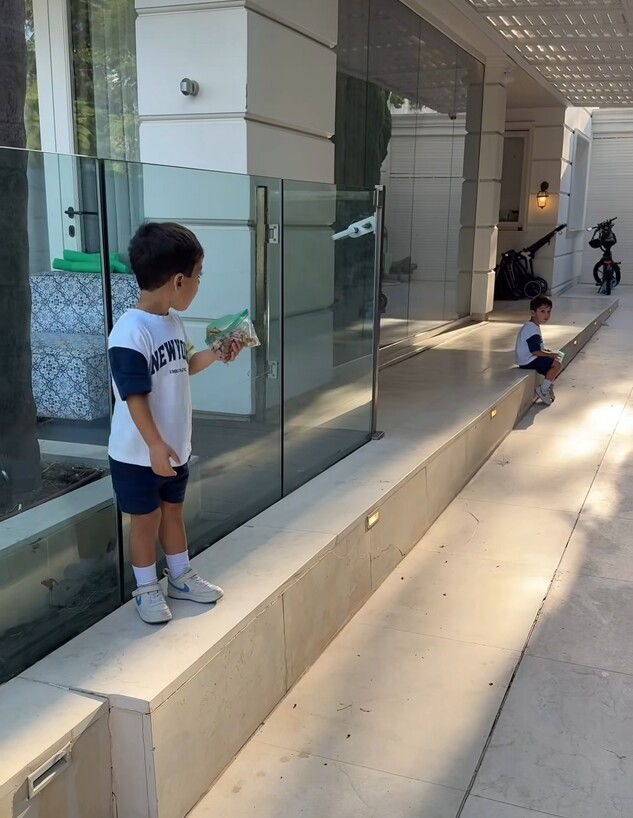 מציצים יוכי אפוליאון