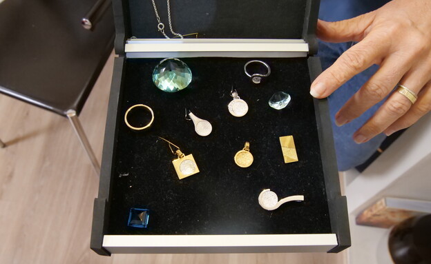 איילת ב"חדר הכדים"