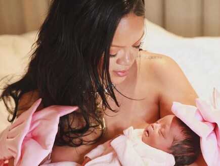 בחיתול של דיור: ריהאנה חולקת שער עם בתה התינוקת