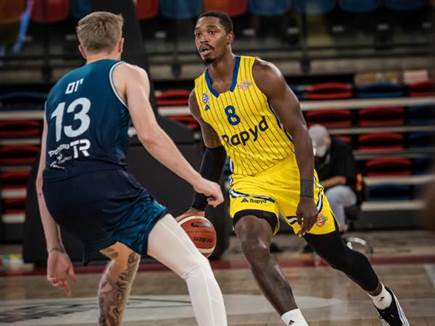 “משחק עם תשוקה“ (עודד קרני) (צילום: ספורט 5)