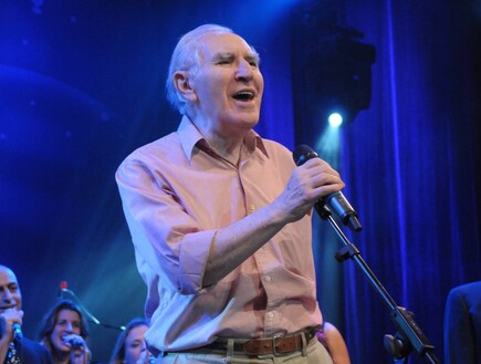 מחווה למוני אמריליו מחווה למוני אמריליו