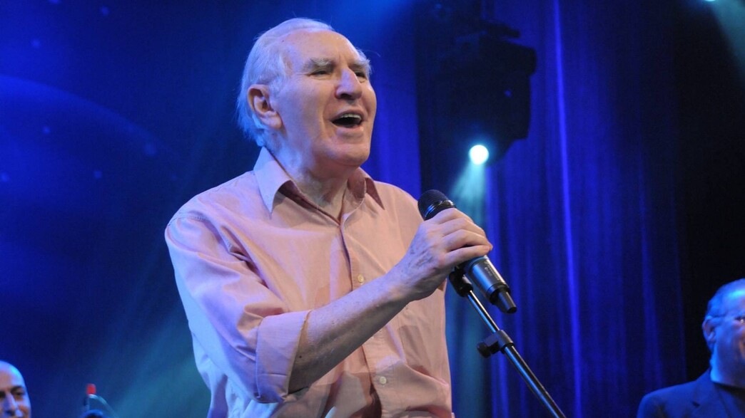 מחווה למוני אמריליו מחווה למוני אמריליו