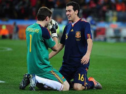 חוגג יחד עם קסיאס את הזכייה במונדיאל 2010 (GETTY) (צילום: ספורט 5)