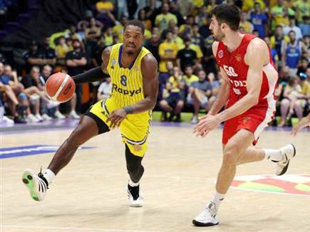 ווקר לקח הרבה על עצמו (צילום: אלן שיבר)