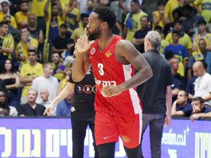 וקרינגטון בא בקלאץ` (צילום: אלן שיבר)