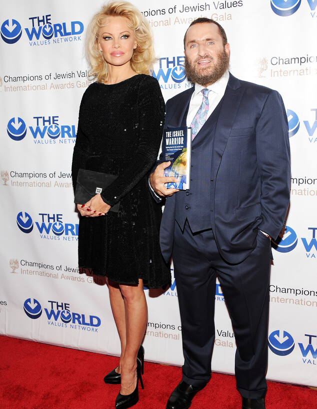 הרב שמואל (שמולי) בוטח עם פמלה אנדרסון