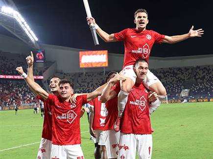 חגיגה באדום (אלן שיבר)