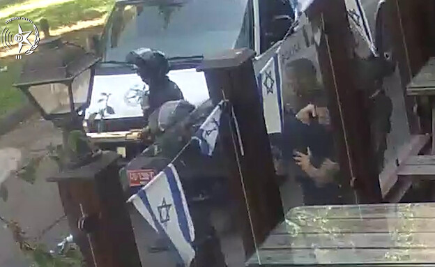 מאחורי אירוע פיצוץ הרכב מאחורי אירוע פיצוץ הרכב