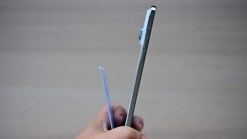 אייפון 17 אייר