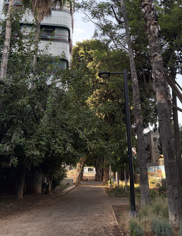 אייפון 17 אייר