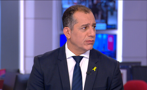 משה דבי, מומחה ליחסים בינ"ל