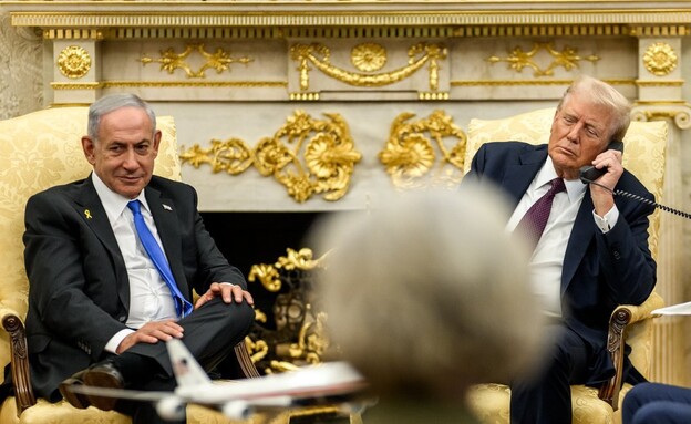 שיחת הטלפון עם ראש ממשלת קטאר (צילום: הבית הלבן)