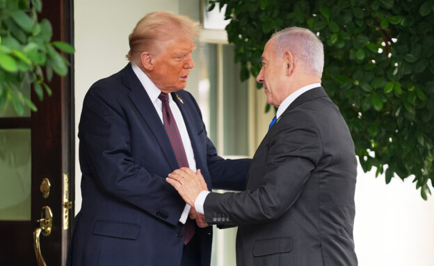 פגישת בנימין נתניהו ודונלד טראמפ בבית הלבן (צילום: AP) פגישת בנימין נתניהו ודונלד טראמפ בבית הלבן (צילום: AP)