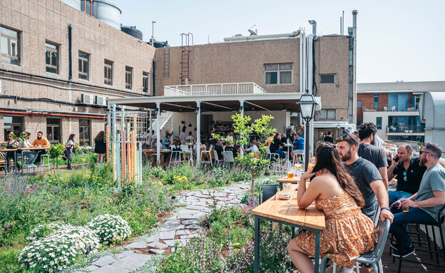 אברהם הוסטל  אברהם הוסטל