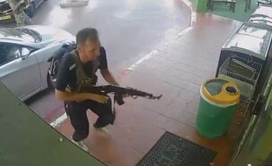 מחבלי חמאס משתלטים על תחנת הדלק בגבים
