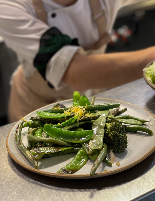 ירוקים שרופים של מסעדת קונה ירוקים שרופים של מסעדת קונה