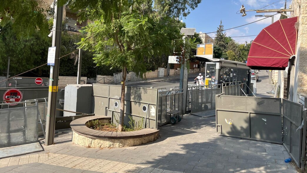 המדרכות החסומות ברחוב עזה בירושלים