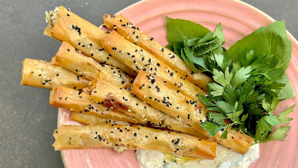 סיגרים ממולאים תרד וגבינות של קפה גן סיפור סיגרים ממולאים תרד וגבינות של קפה גן סיפור