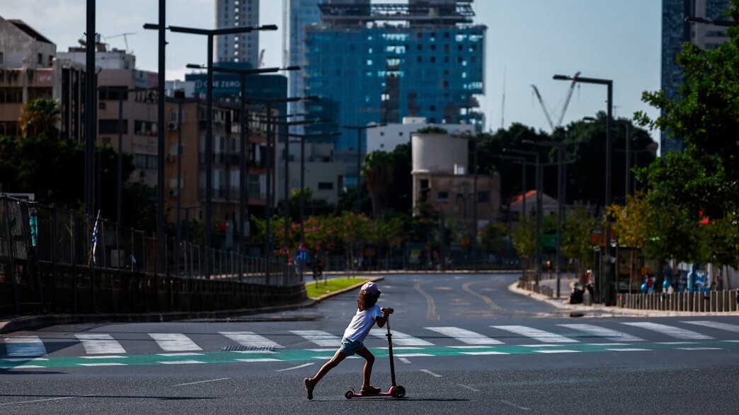 ילד על קורקינט ביום כיפור ילד על קורקינט ביום כיפור