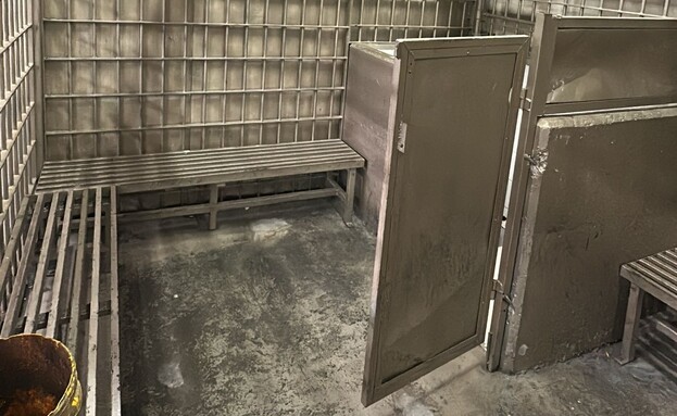 הכלוב שבו מוחזקים ראשי ארגוני הפשע הכלוב שבו מוחזקים ראשי ארגוני הפשע