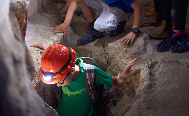 חיתוכים אוקטובר 2025 כניסה למנהרת הזמן במערת צדקיה חיתוכים אוקטובר 2025 כניסה למנהרת הזמן במערת צדקיה