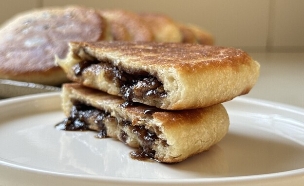 פנקייק קוריאני. אתם קולטים את המילוי הזה? (צילום: יעל קצב, mako אוכל)