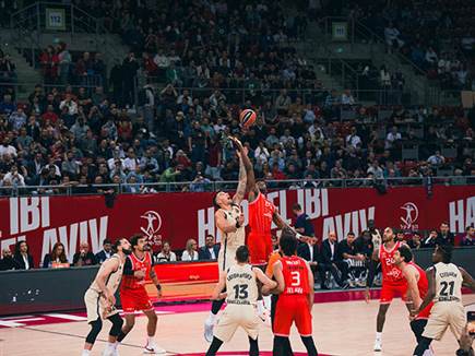 הרגע הראשון במשחק (באדיבות הפועל ת“א)