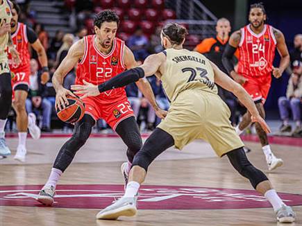 ההגנה הספרדית התקשתה לעצור (GETTY)